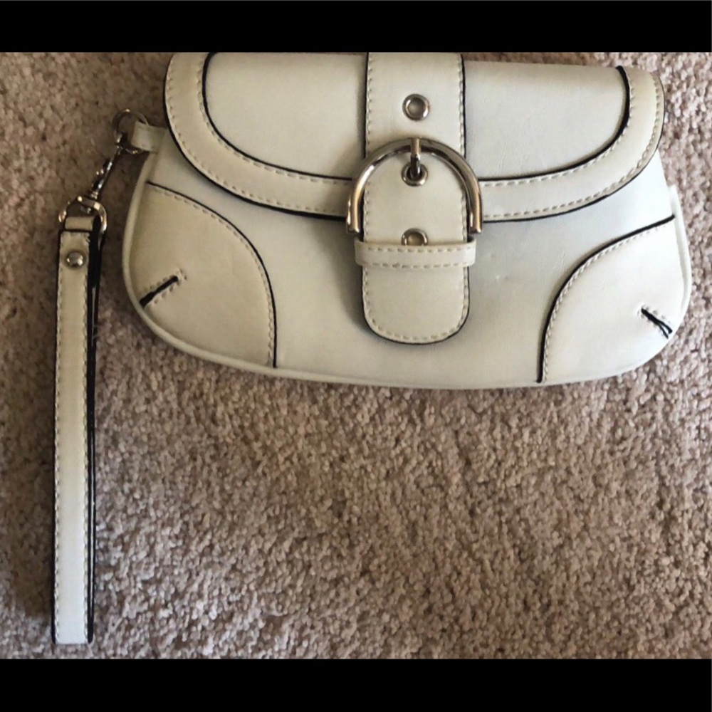 ❗️ SOLD ❗️White Wristlet